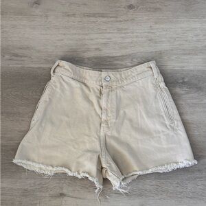 Zara High-Rise Frayed Hem Women’s Shorts — Cream size 6